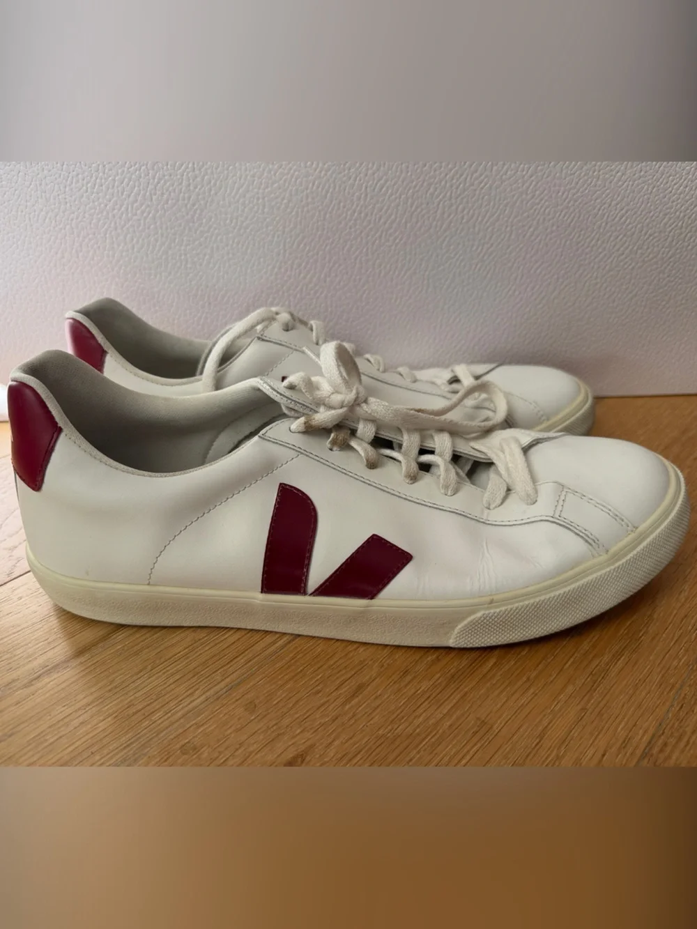 VEJA Esplar Leather White Red - Size 11 Men’s